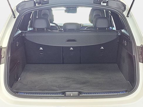 Used 2025 Mercedes-Benz GLC 300 4MATIC image 12