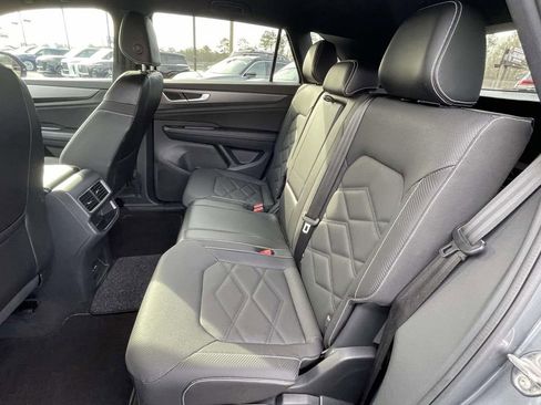 Used 2024 Volkswagen Atlas Cross Sport SE image 11