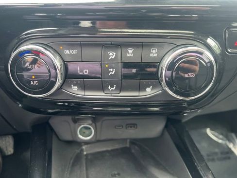 Used 2024 Chevrolet Trax ACTIV w/ Sunroof Package FWD image 14