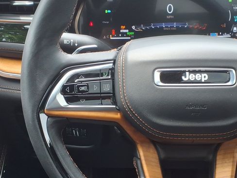 Used 2025 Jeep Grand Cherokee Summit AWD/4WD image 14