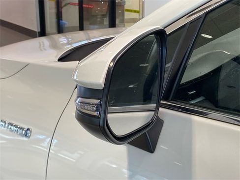 Used 2021 Toyota Venza Limited image 11
