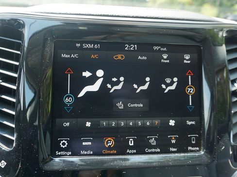Used 2019 Jeep Cherokee Limited w/ Technology Group FWD image 12