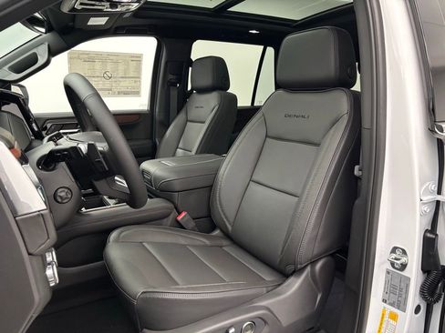 New 2026 GMC Yukon Denali w/ Sun & Power Step Package image 21
