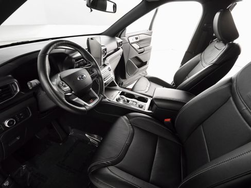 Used 2020 Ford Explorer ST w/ ST Street Pack image 13