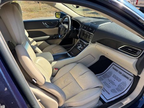 Used 2017 Lincoln Continental Reserve w/ Technology Package image 16