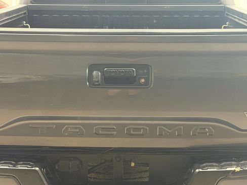 Used 2020 Toyota Tacoma TRD Sport AWD/4WD image 11