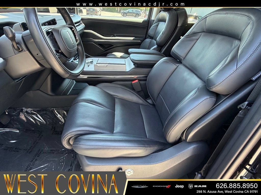 Used 2025 Lincoln Navigator Reserve AWD/4WD image 18