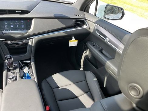 New 2025 Cadillac XT6 Luxury image 34