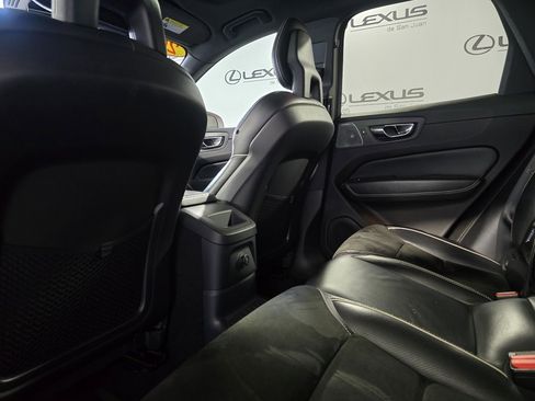 Used 2018 Volvo XC60 T8 R-Design image 26