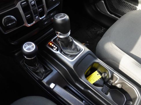 Used 2021 Jeep Wrangler Unlimited Sport image 19