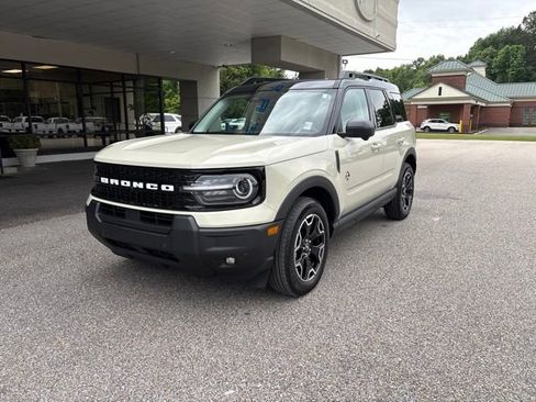 Used 2025 Ford Bronco Sport Outer Banks w/ Outer Banks Tech Package+ AWD/4WD image 1