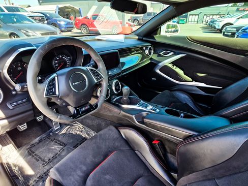 Used 2018 Chevrolet Camaro ZL1 image 9