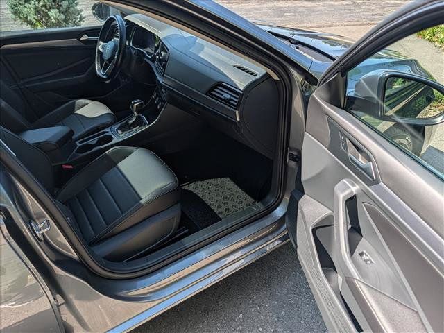 Certified 2023 Volkswagen Jetta SE w/ Panoramic Sunroof Package FWD image 11