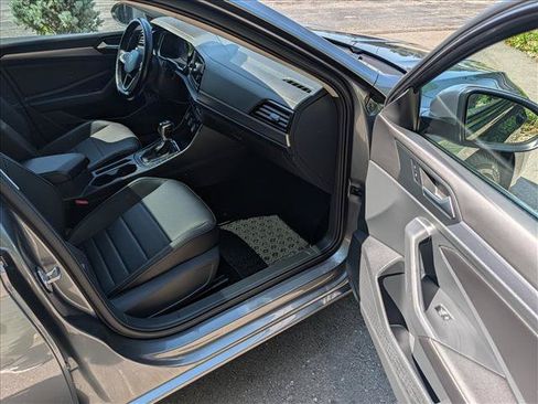 Certified 2023 Volkswagen Jetta SE w/ Panoramic Sunroof Package FWD image 11