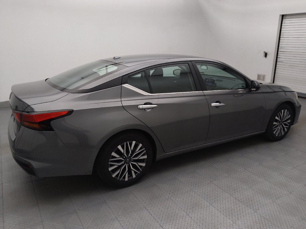 Used 2025 Nissan Altima 2.5 SV FWD image 10