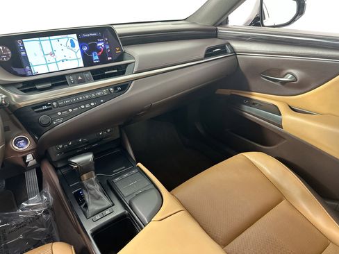 Used 2019 Lexus ES 300h w/ Premium Package image 24