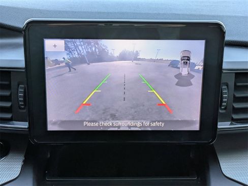 Used 2020 Ford Explorer XLT w/ Equipment Group 202A image 21