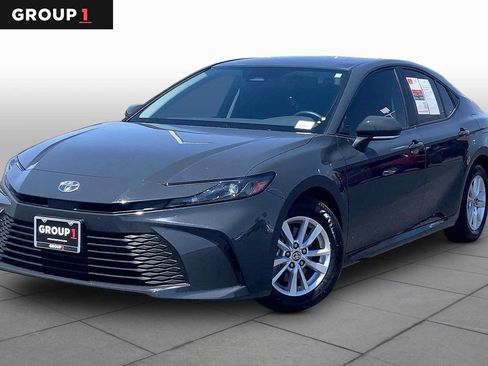 Used 2026 Toyota Camry LE w/ Convenience Package FWD image 1
