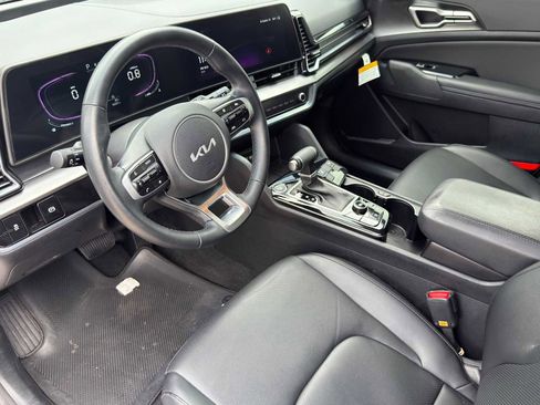 Certified 2025 Kia Sportage EX FWD image 9