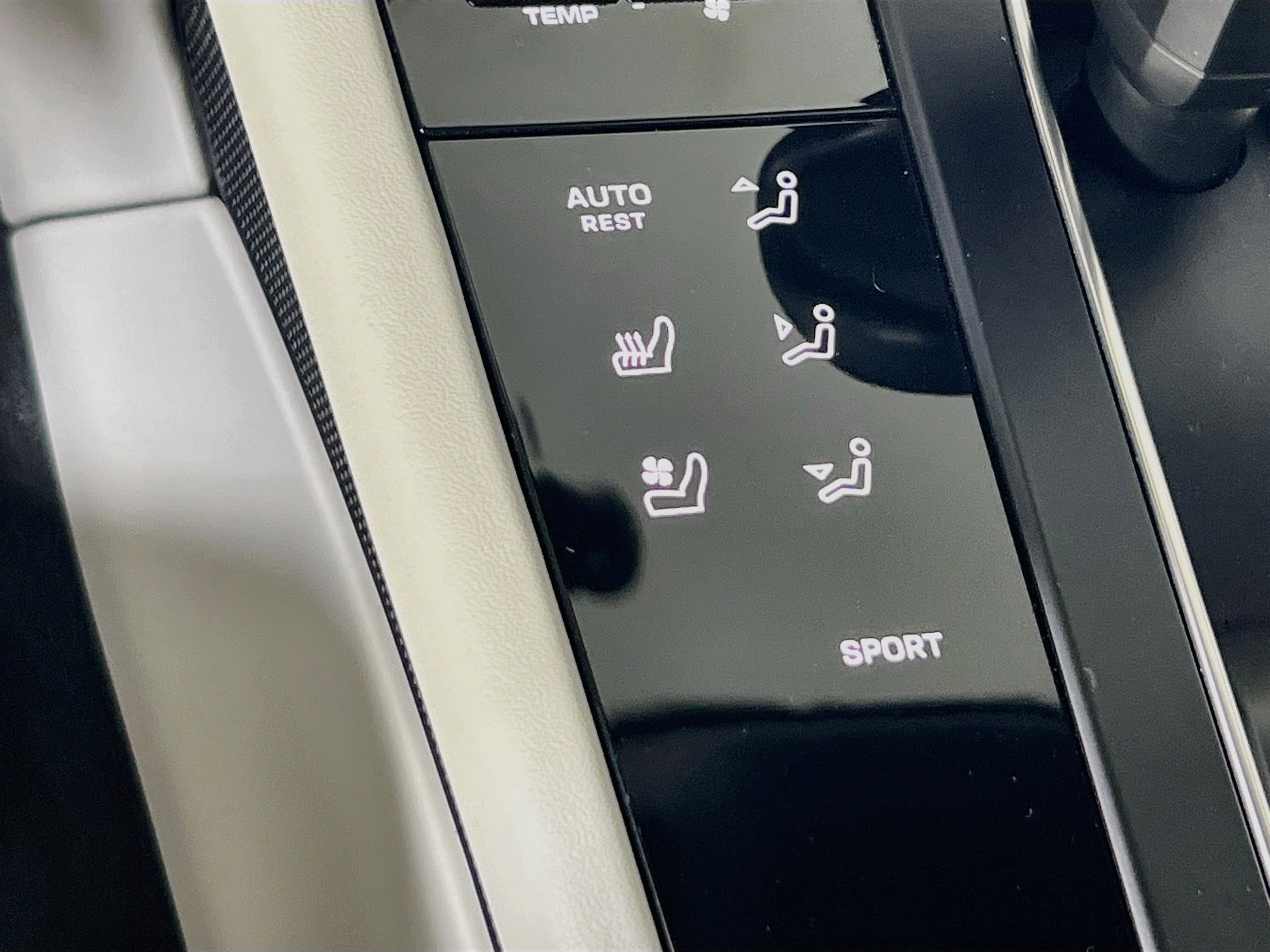 Used 2025 Porsche Macan w/ Premium Package Plus AWD/4WD image 20