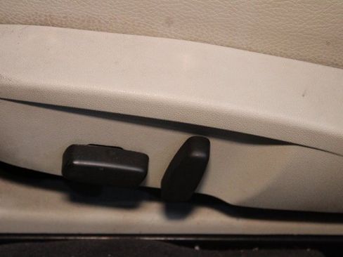 Used 2008 Saab 9-3 2.0T w/ Moonroof Package image 17