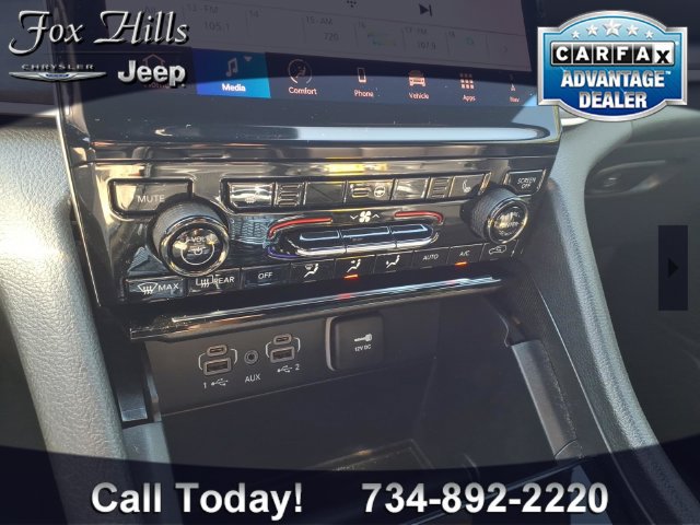 Certified 2025 Jeep Grand Cherokee Limited w/ Black Appearance Package AWD/4WD image 22