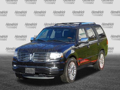 Used 2017 Lincoln Navigator Select image 5