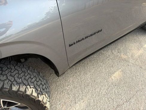 Used 2021 Chevrolet Suburban Z71 w/ Z71 Signature Package AWD/4WD image 24