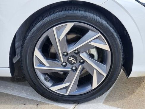 Used 2025 Hyundai Elantra SEL FWD image 10