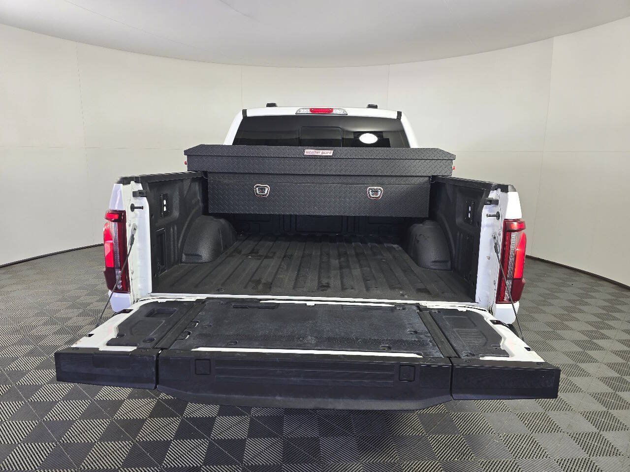Used 2024 Ford F150 Lariat w/ Bed Utility Package AWD/4WD image 9