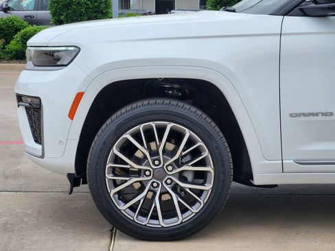 New 2026 Jeep Grand Cherokee Summit AWD/4WD image 9
