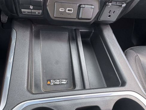 Used 2022 GMC Sierra 1500 SLT w/ SLT Premium Plus Package AWD/4WD image 42