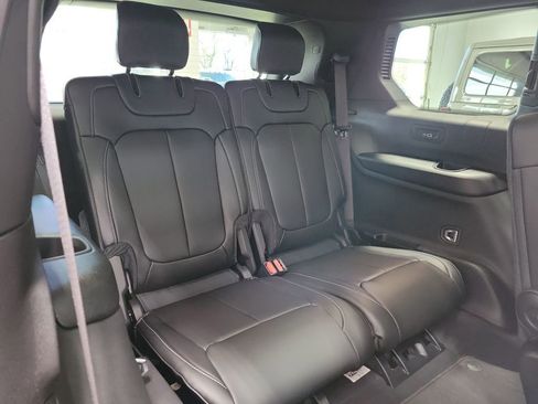 New 2025 Jeep Grand Cherokee L Limited w/ Black Appearance Package AWD/4WD image 8