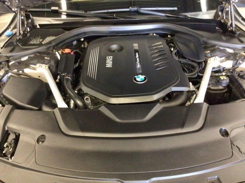 Used 2018 BMW 740i image 31