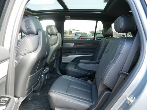 Used 2026 Cadillac Vistiq Sport w/ LPO, Floor Liner Package AWD/4WD image 36