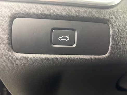 Used 2023 Volvo XC60 B5 Plus image 22