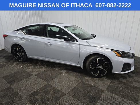 Used 2023 Nissan Altima 2.5 SR w/ SR Premium Package AWD/4WD image 1
