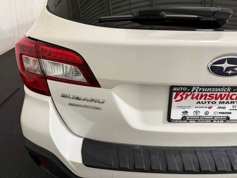 Used 2018 Subaru Outback 2.5i Limited image 17