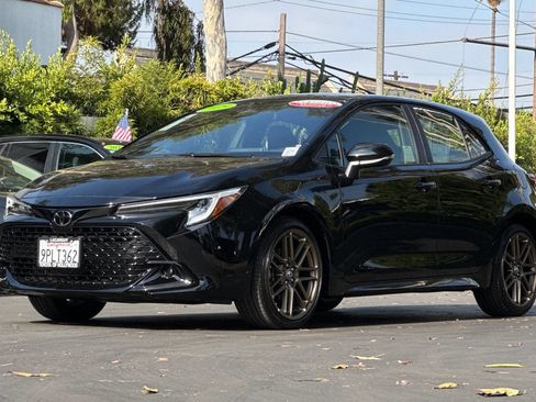 Certified 2025 Toyota Corolla Hatchback w/ SE Package FWD image 9