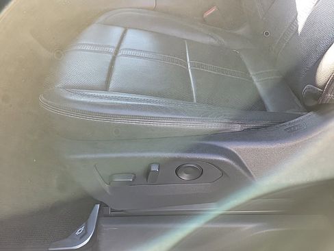 Used 2022 Chevrolet Silverado 1500 High Country w/ Technology Package image 8