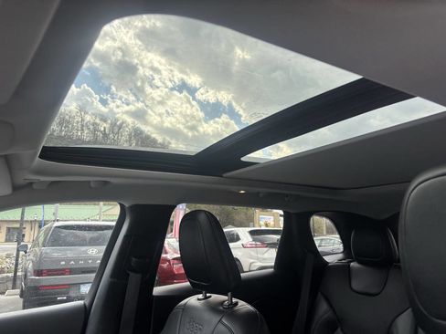 Used 2019 Jeep Cherokee Limited image 21