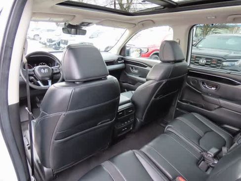 Certified 2023 Honda Pilot Touring image 17