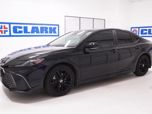 Used 2025 Toyota Camry SE FWD image 8