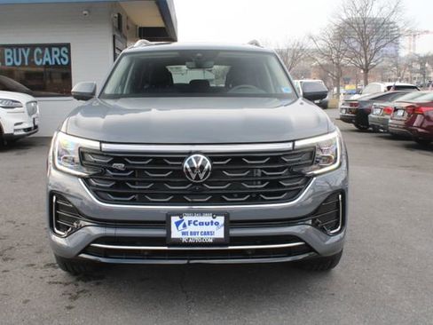 Used 2025 Volkswagen Atlas SEL Premium R-Line image 5