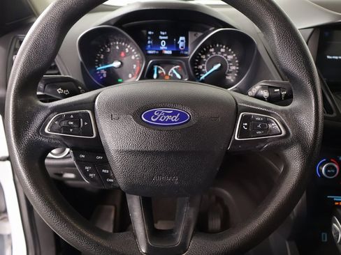 Used 2019 Ford Escape SE image 3