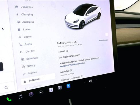 Used 2020 Tesla Model 3 Standard Range Plus image 22