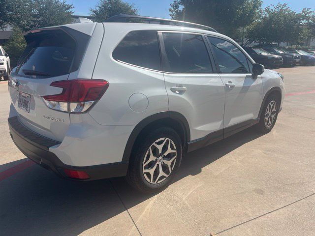 Used 2019 Subaru Forester Premium w/ All-Weather Package AWD/4WD image 3
