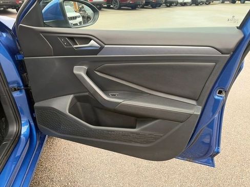 Used 2024 Volkswagen Jetta SE FWD image 38