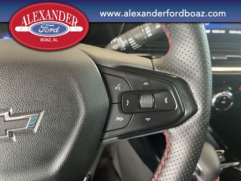Used 2025 Chevrolet Trax RS w/ Sunroof Package FWD image 21