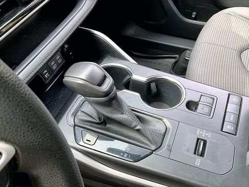 Used 2022 Toyota Highlander L image 15